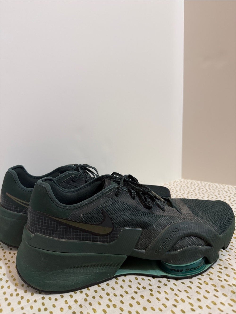 Nike Men’s Black and Dark Green Zoom Stability Sneakers